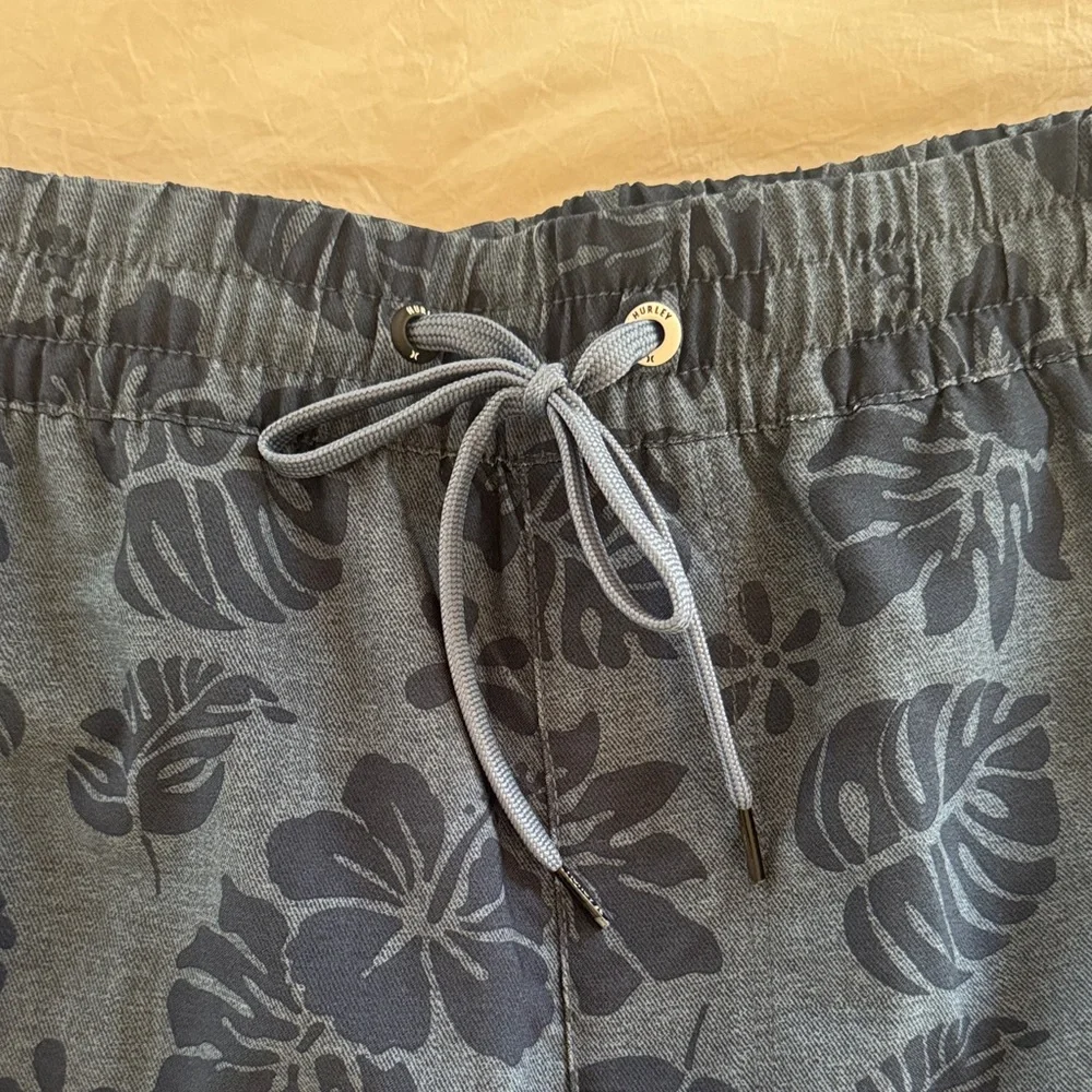 NWT Hurley Navy Floral Men's Cannonball 17